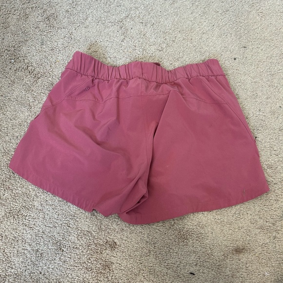 Women’s pink lululemon shorts size 6 - Picture 2 of 3